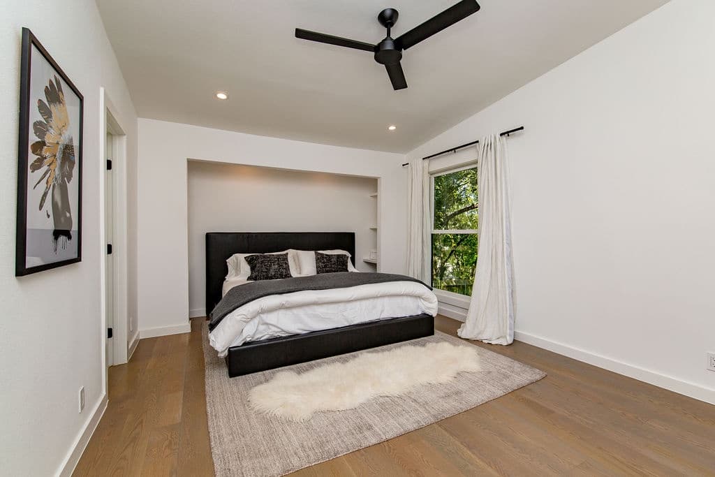 Westlake Hills Designer House - Image 16