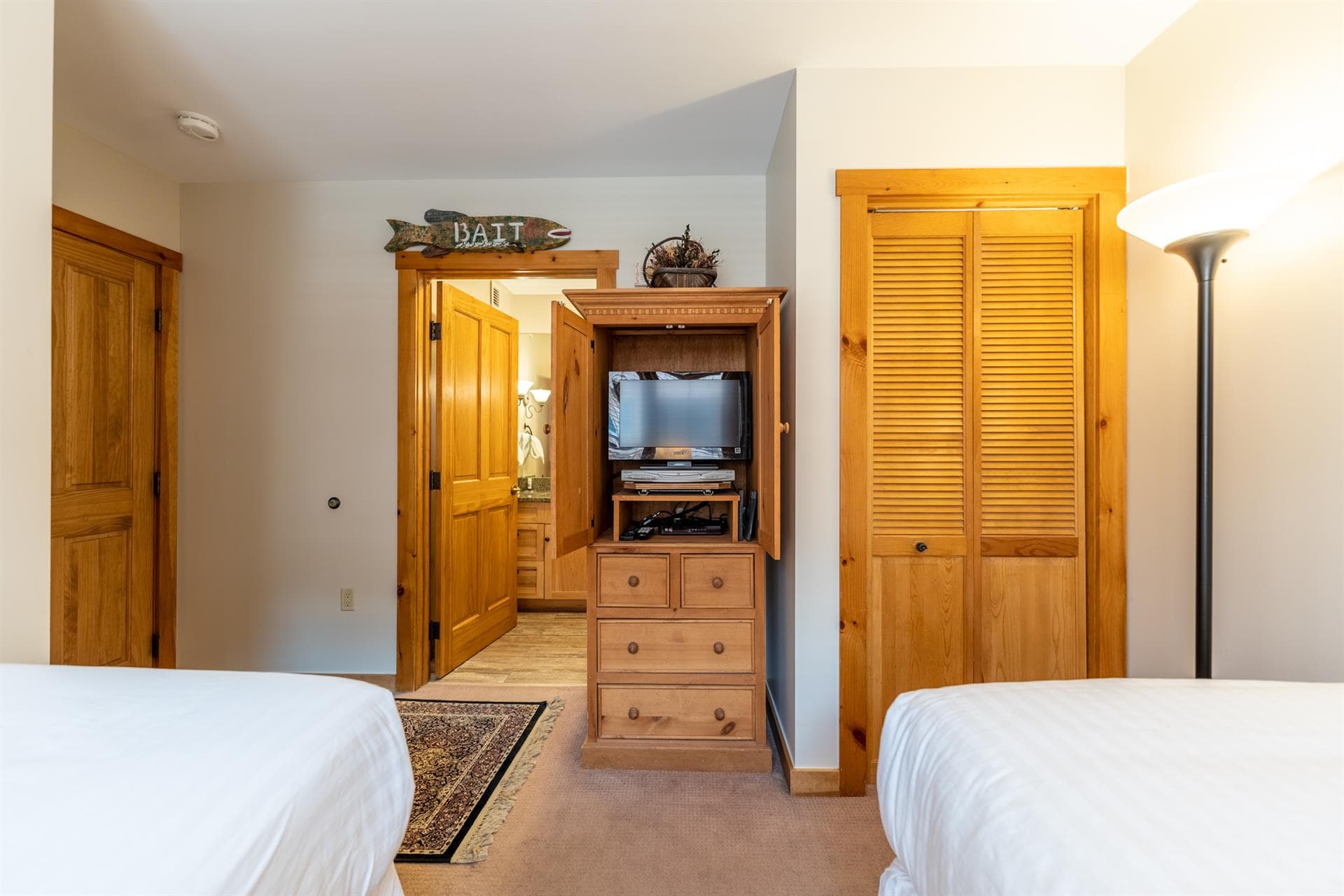 Peakview Penthouse Retreat - Image 24