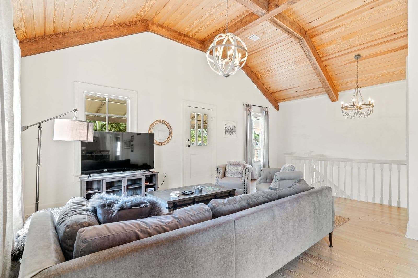 Faire Lounge on Magazine - Image 4