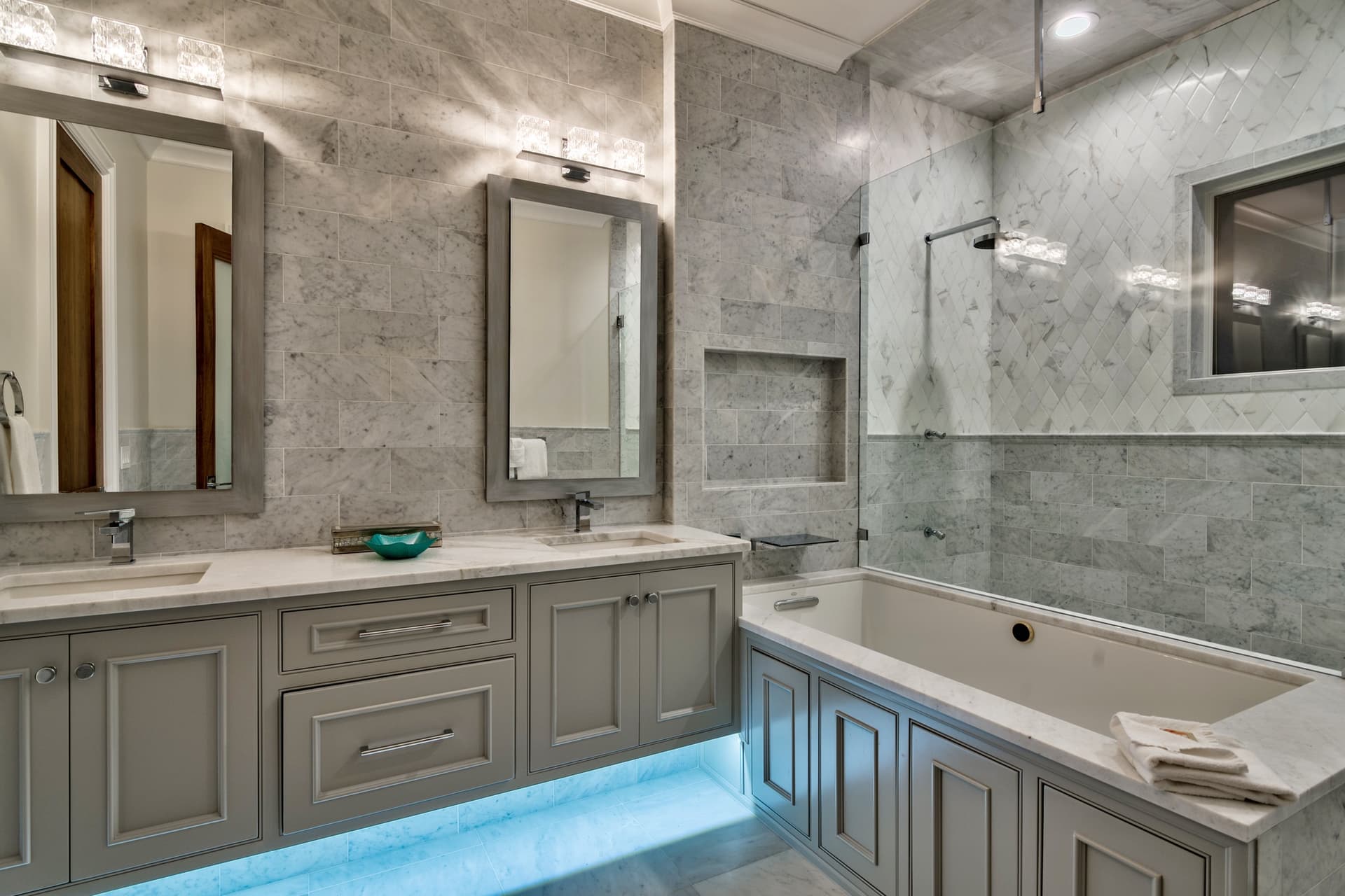 Soggy Dollar - Image 13