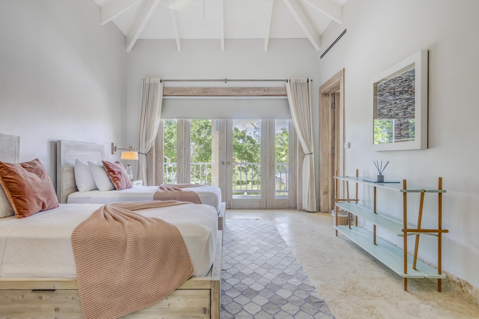 Royale Estate - Image 29