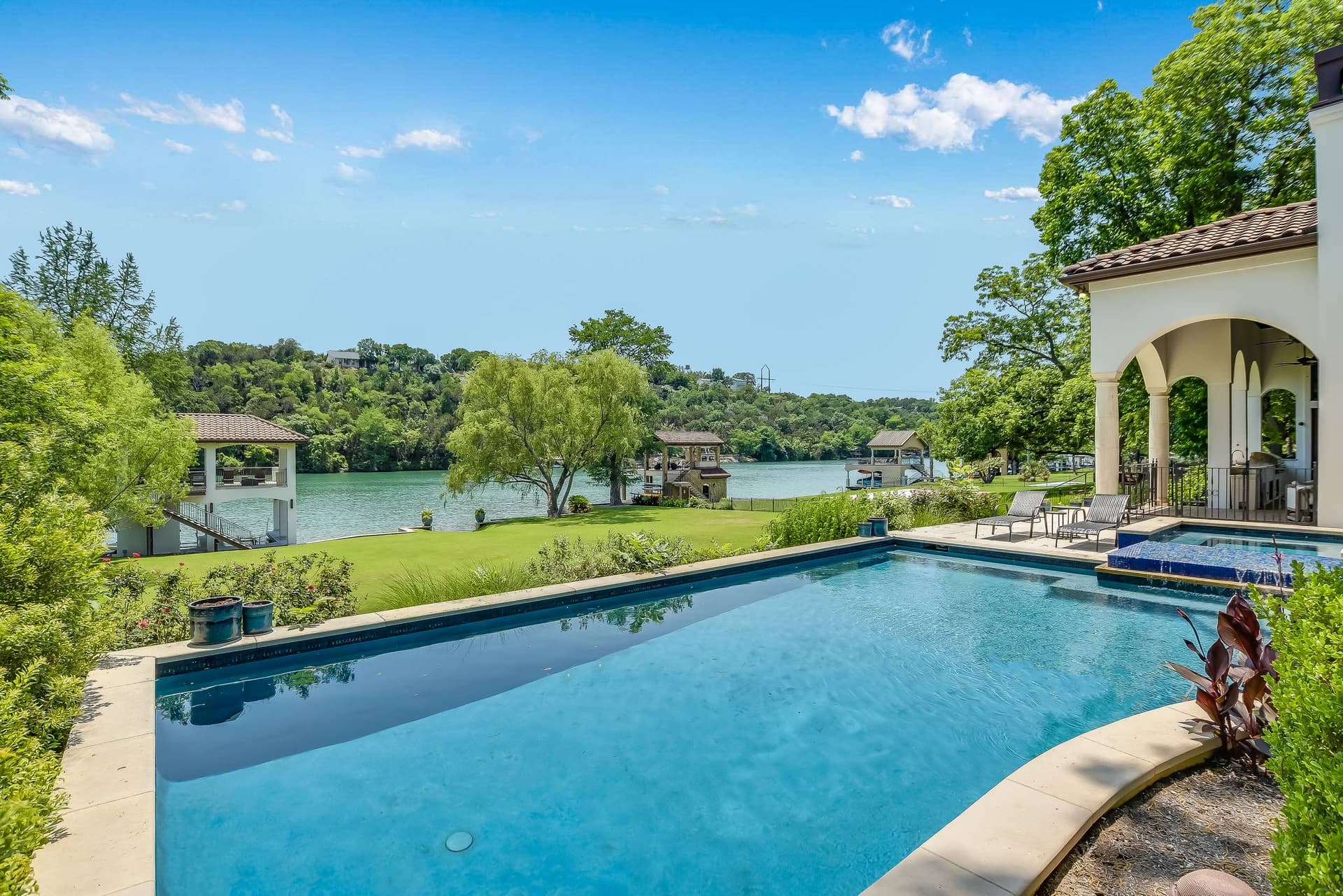 Autograph on Lake Austin - Image 39