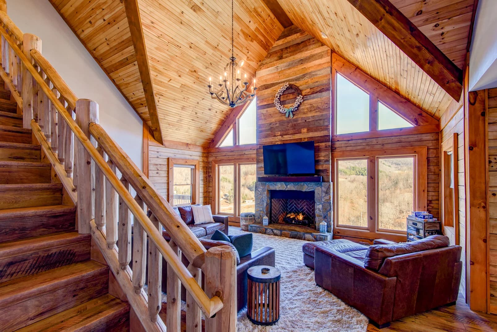 Mountain Range Retreat - Image 12