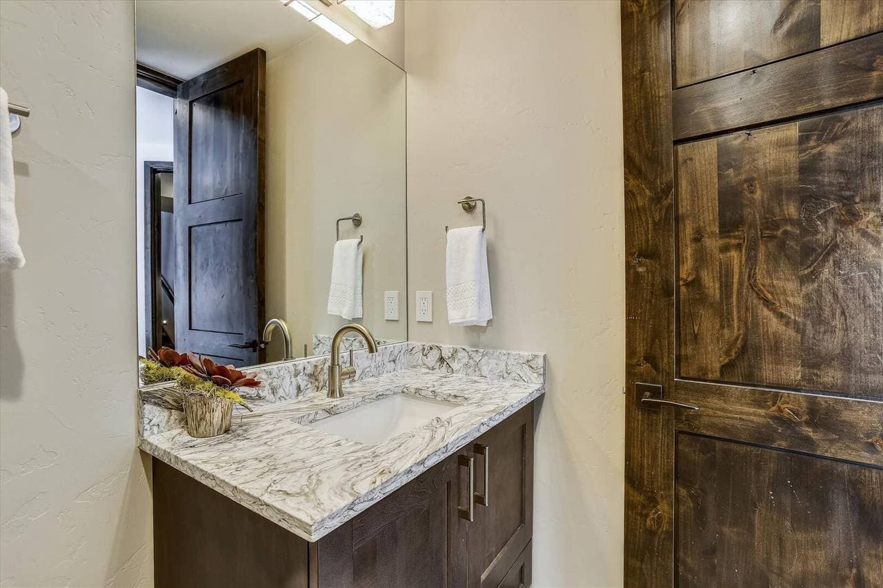 Falcon Haus - Image 20