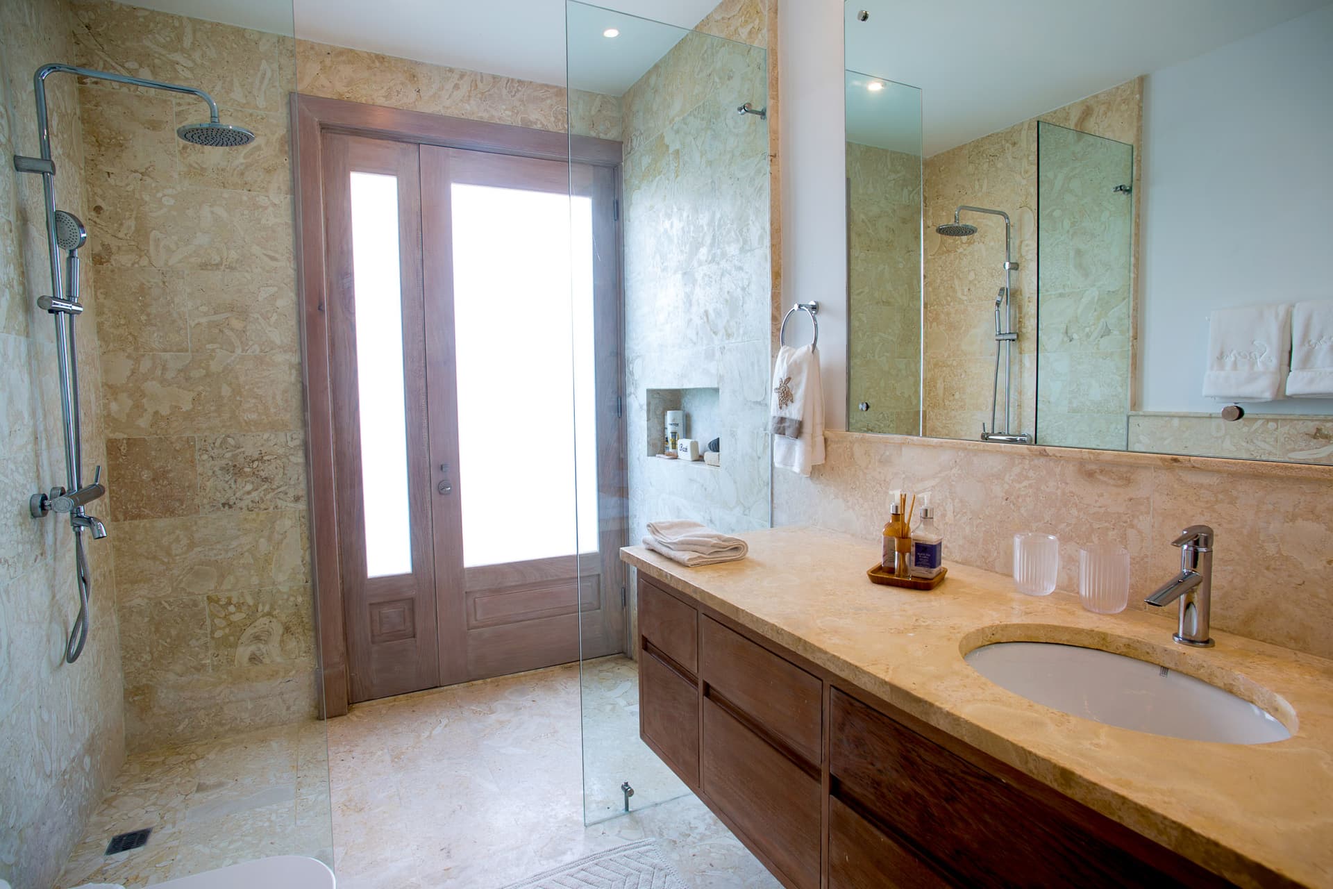 Hacienda B6 - Image 19