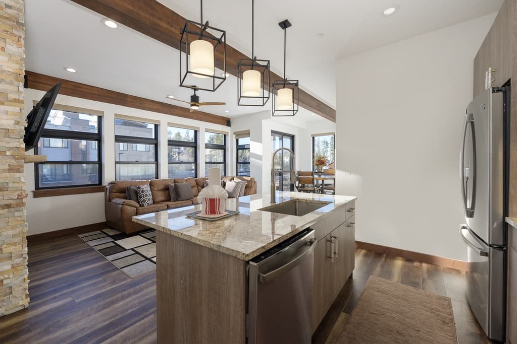 Continental Vista Condo - Image 8