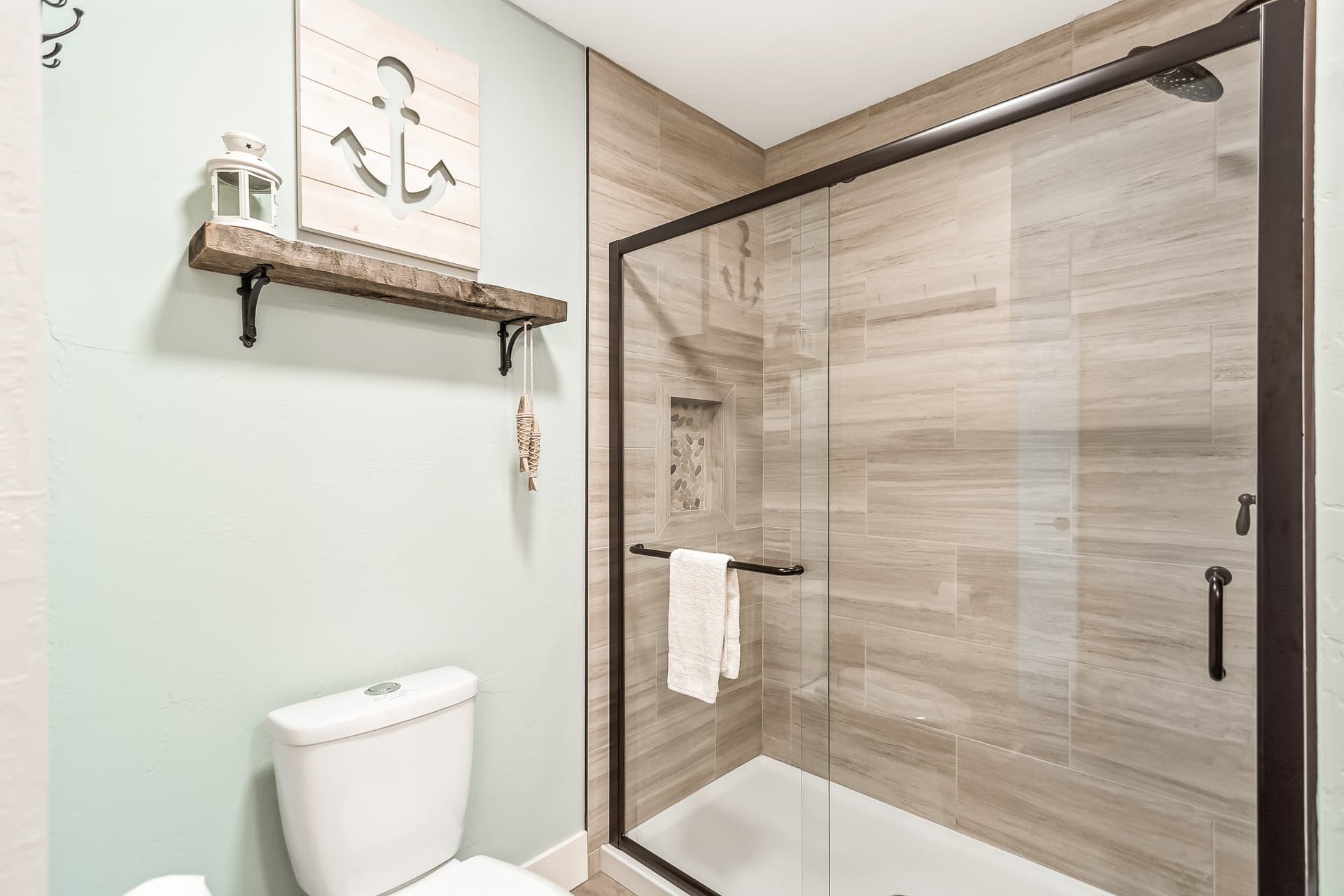 Mica Bay Serenity Cabin - Image 9