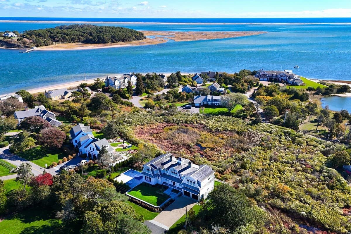 Strong Island Manse - Image 50