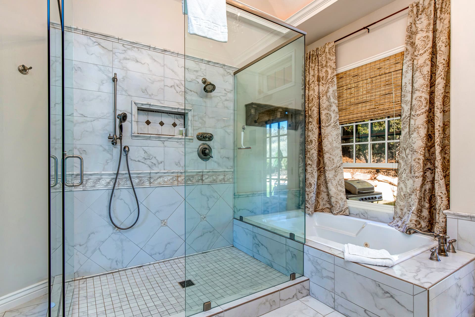 Mountain Hillside Manor - Image 32