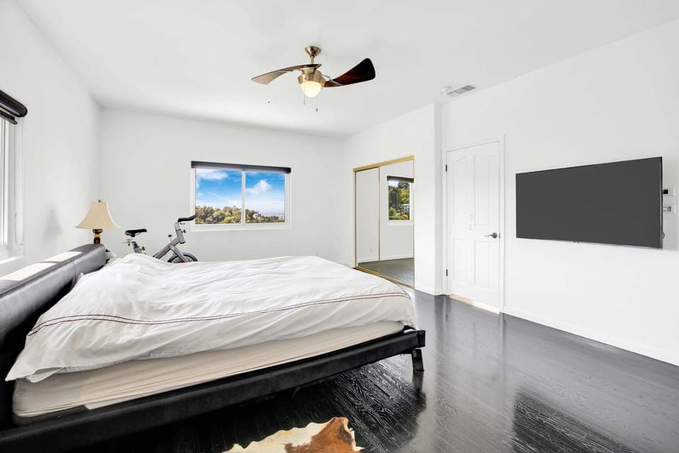 Pacific View Artist's Home - Image 24