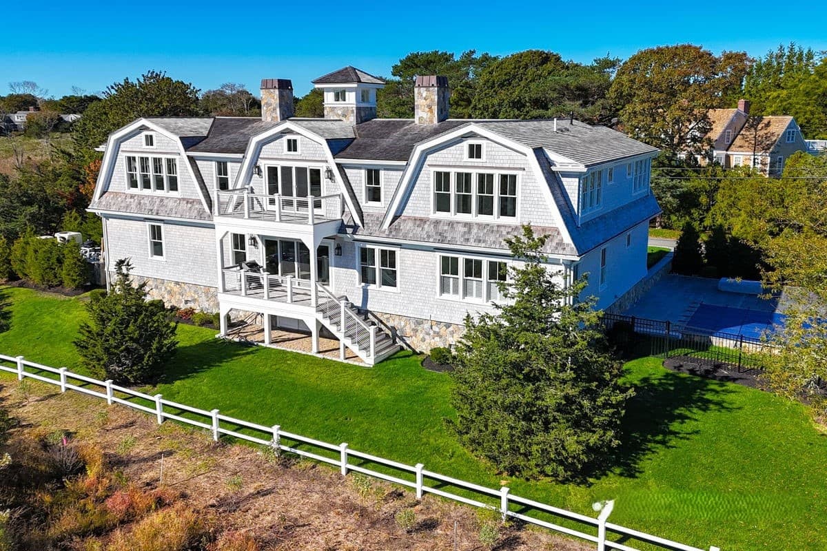 Strong Island Manse - Image 1