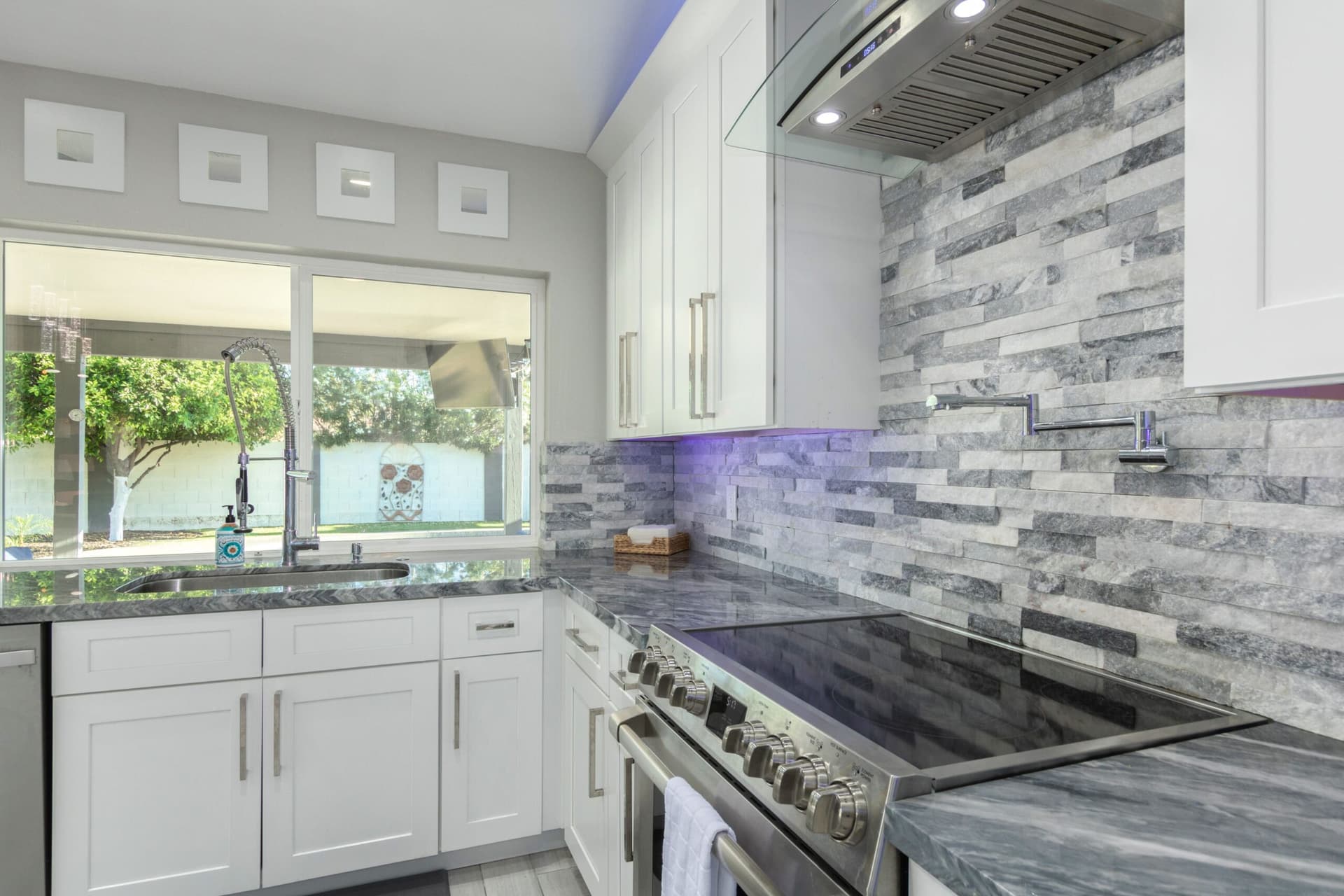 Kings Lux Escape - Image 9