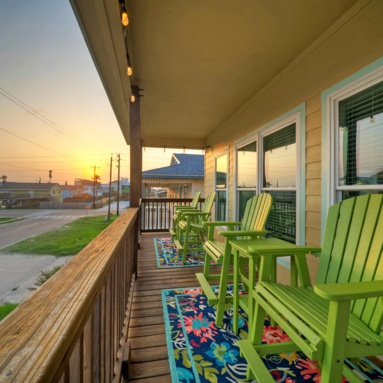 Moxy's Beach House - Image 54