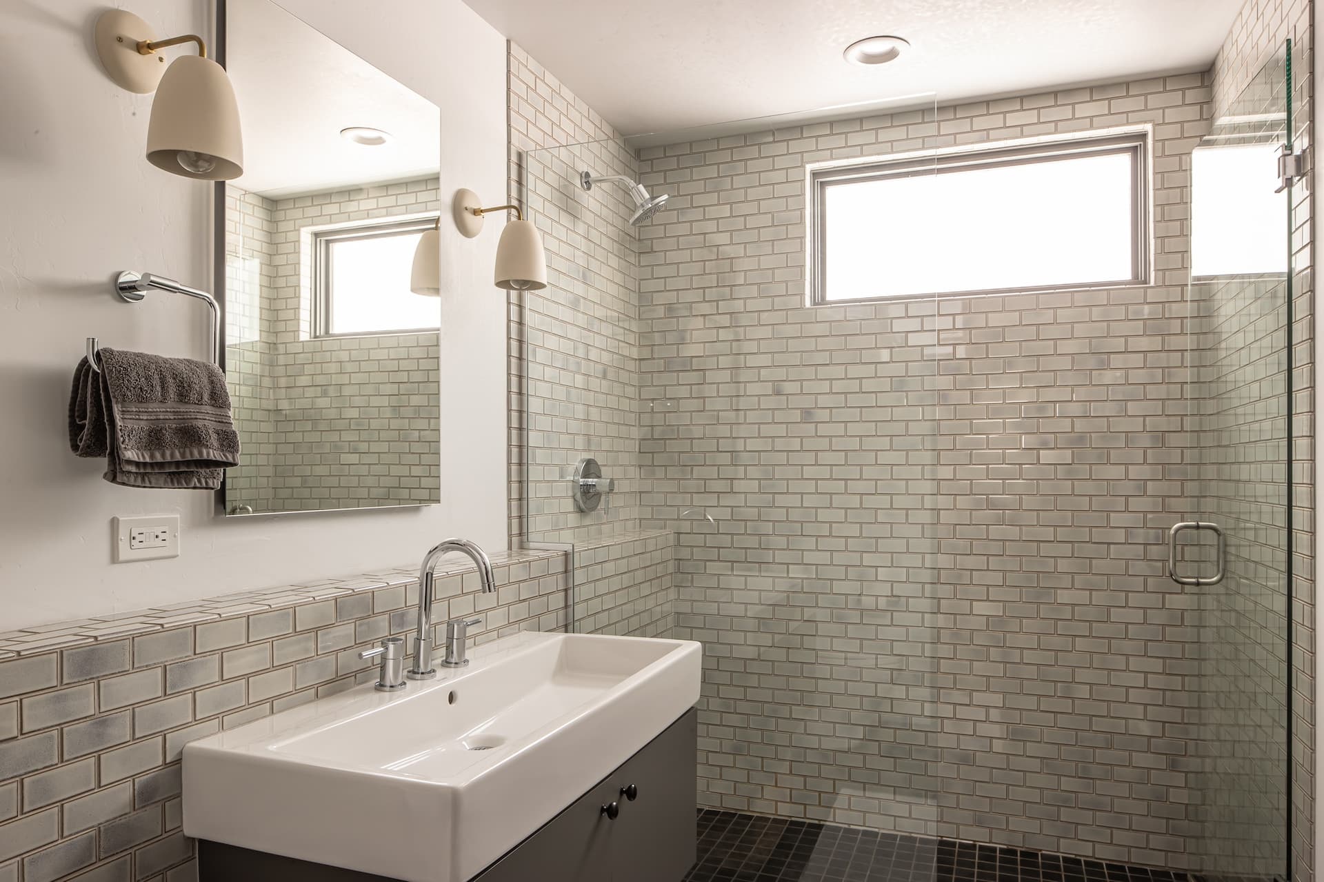 Lake Cabin #20 - Image 25