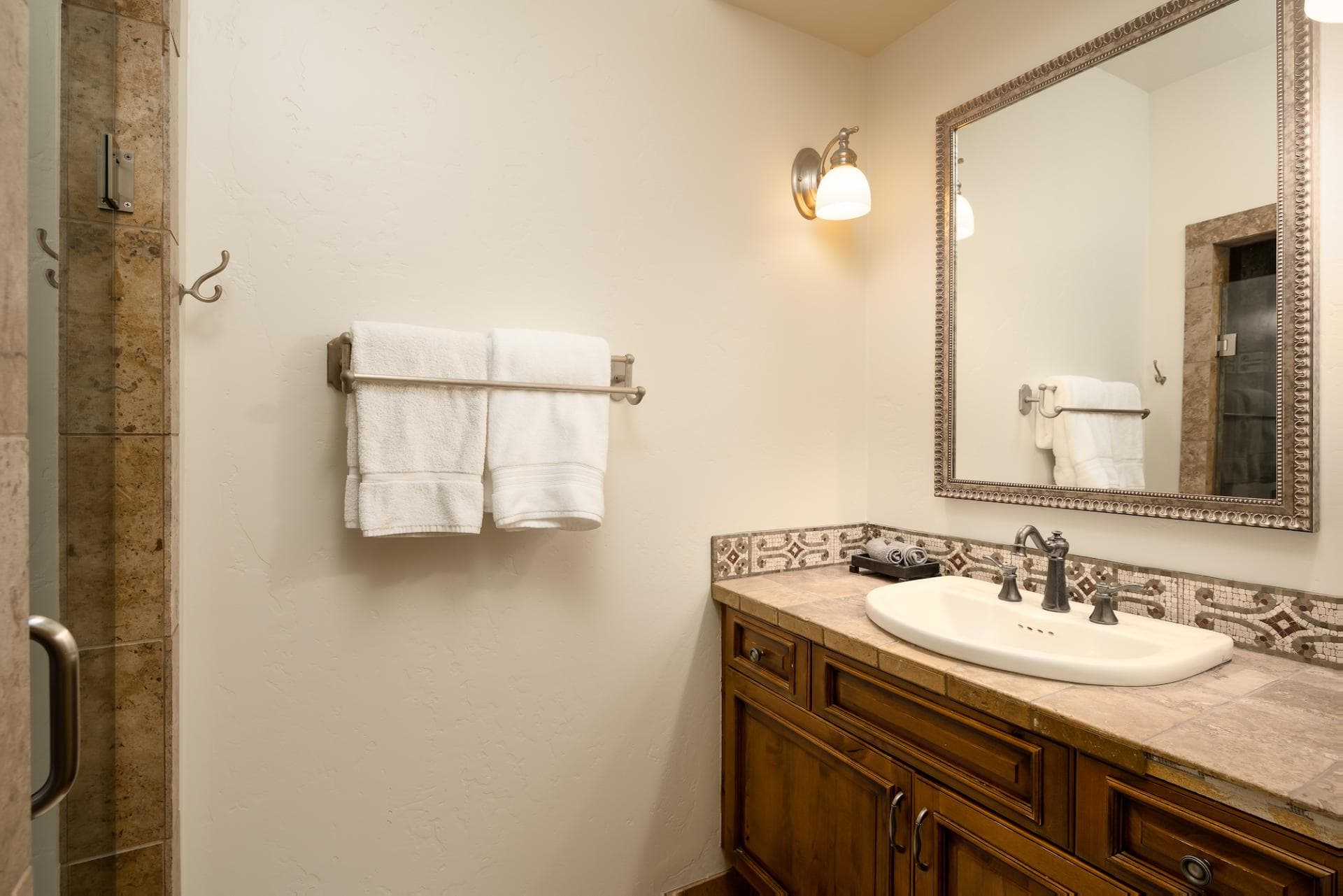 Big View Luxury Suite - Image 22