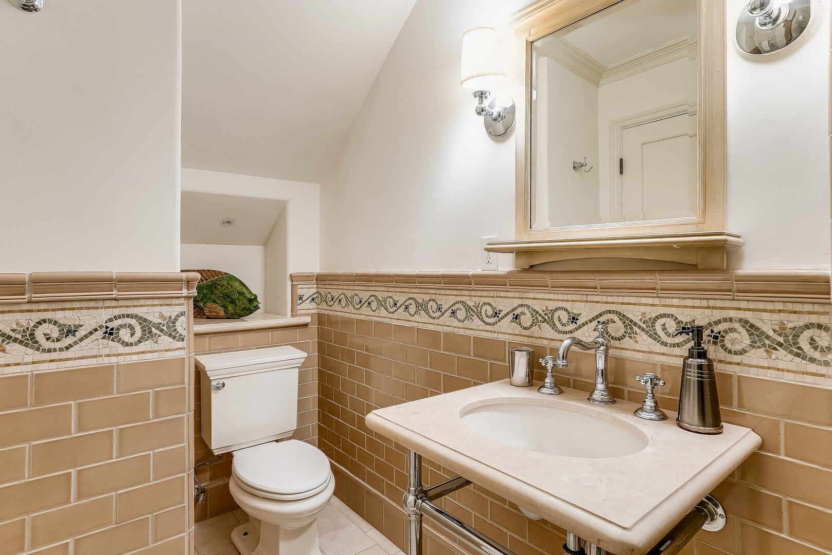 Dolphin Bluff - Image 18