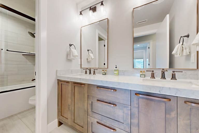 Luxury Hideout Overlook - Image 17