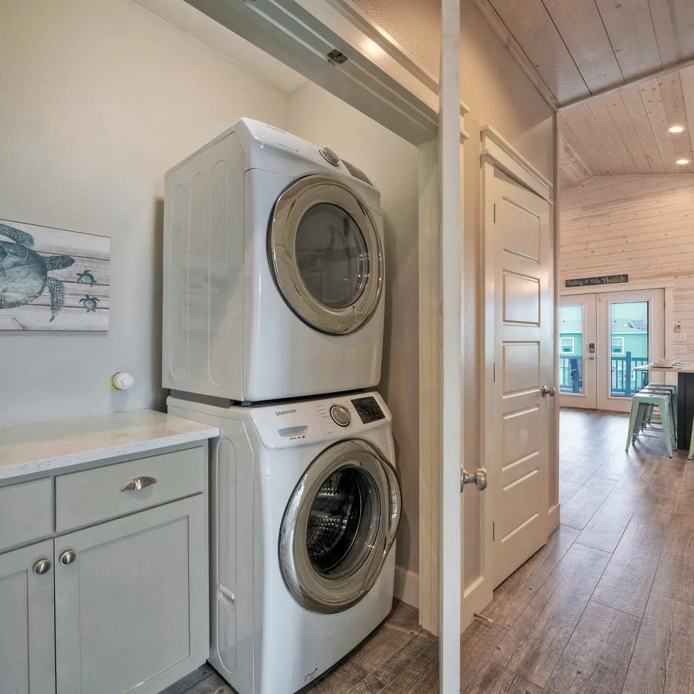 Bourbon Breeze - Image 23