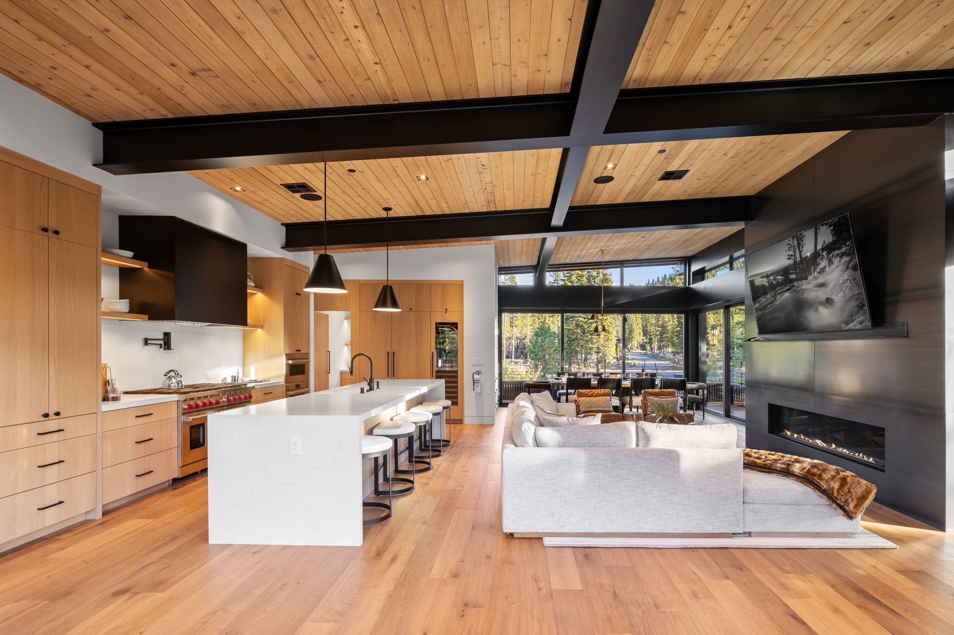 Modern Creekside Retreat - Image 3