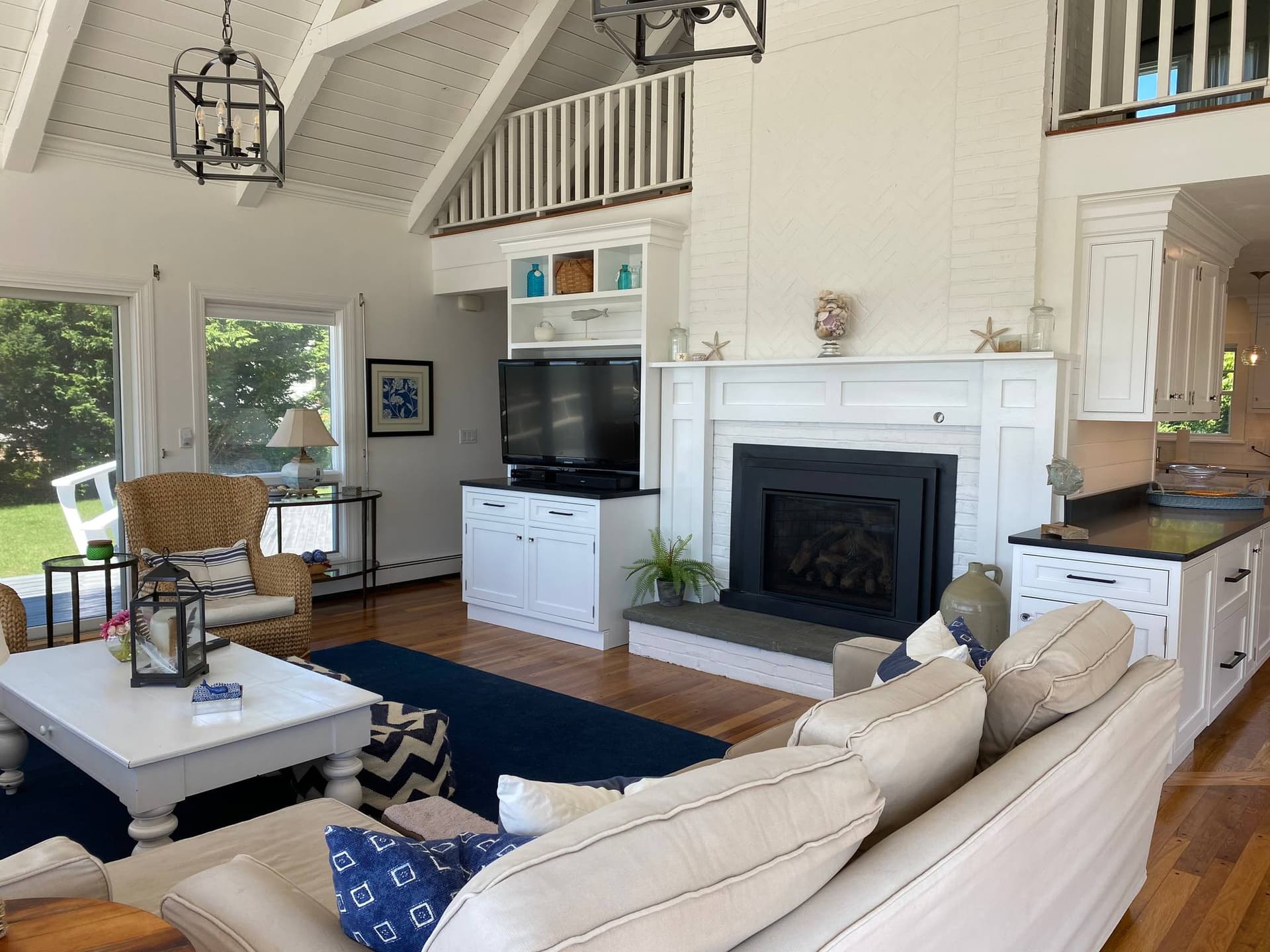 Whale Beachfront Home - Image 4