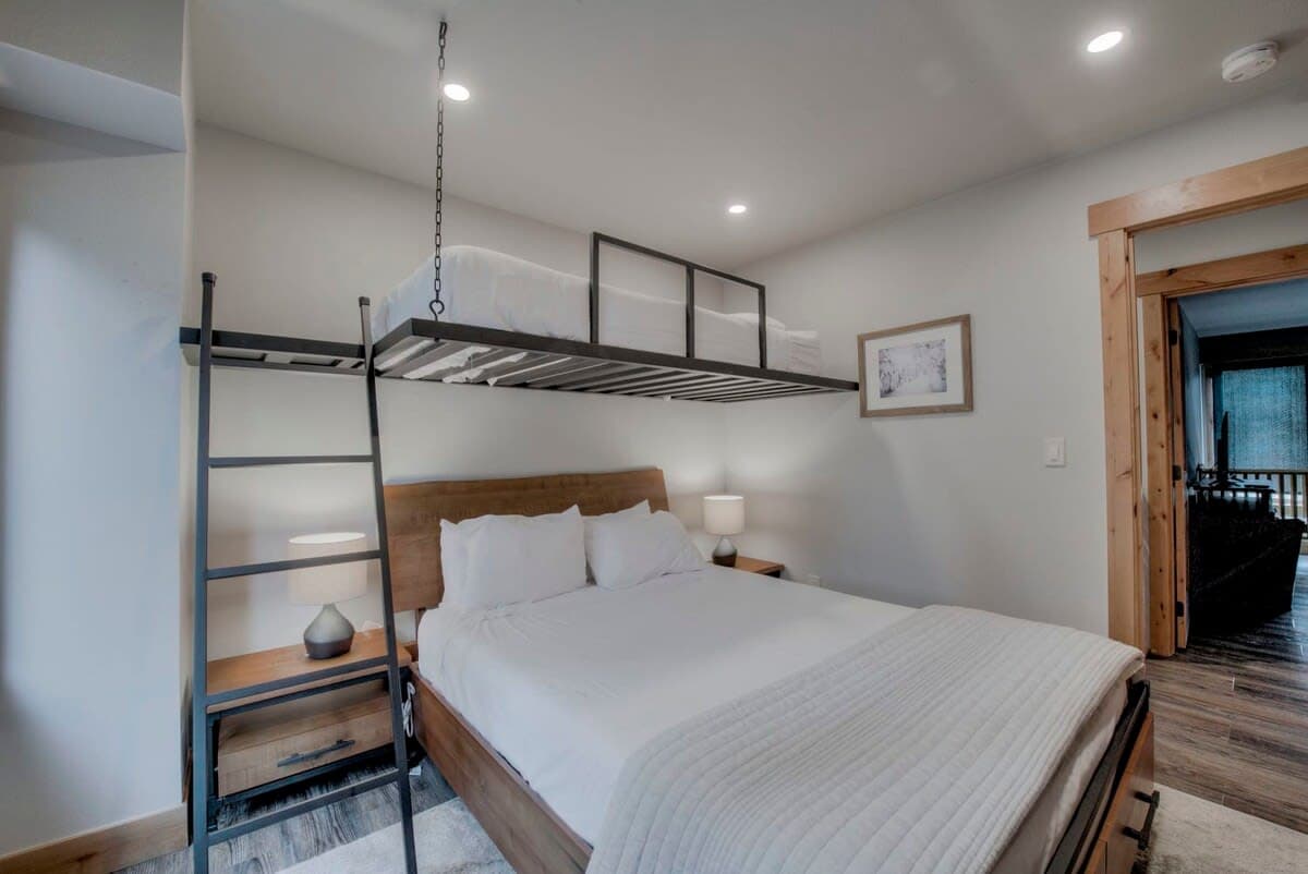 Peaks and Pines - Image 14