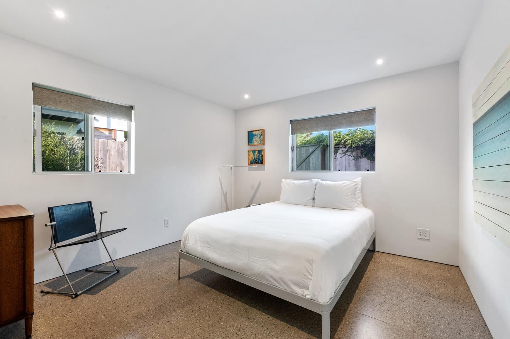 Beachfront Modern Retreat - Image 25