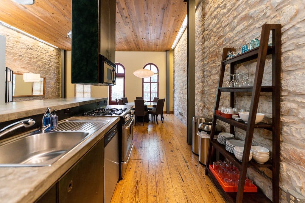 Loft On Congress Home - Image 10