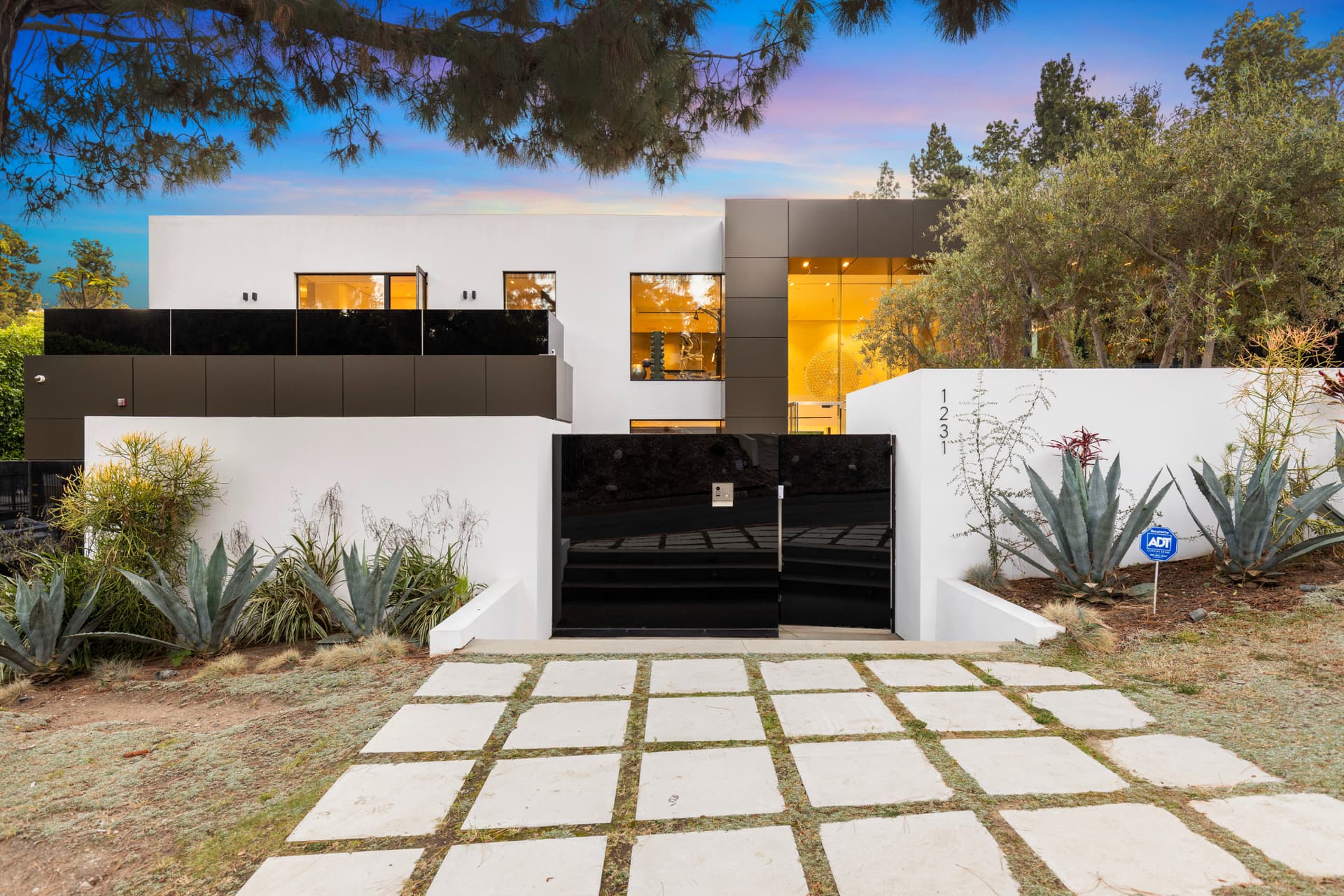 Lago Vista Modern - Image 7