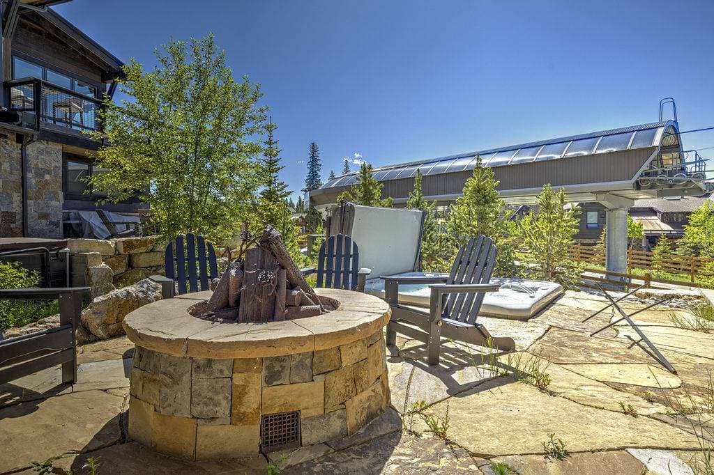 Falcon Haus - Image 35