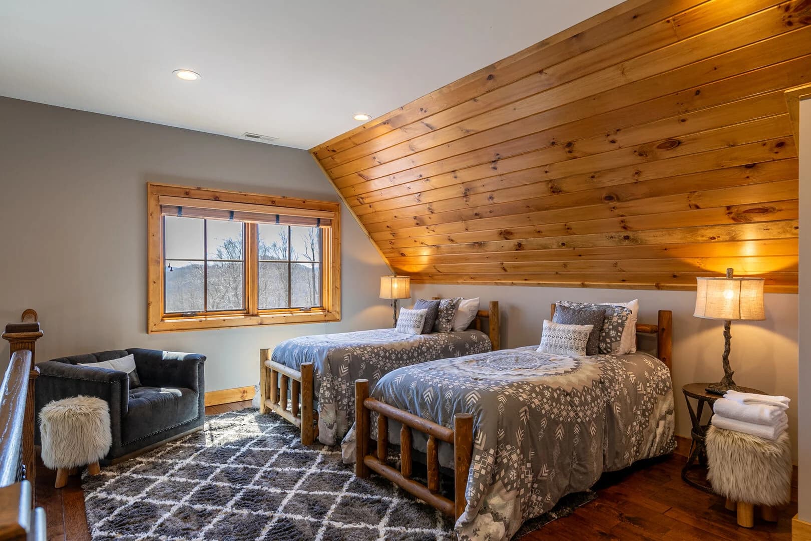 Grin Inn Bear - Image 13