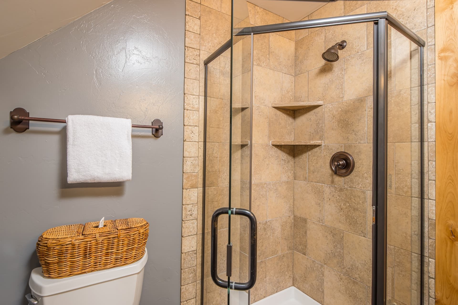 Chief Gull Cabin - Image 35