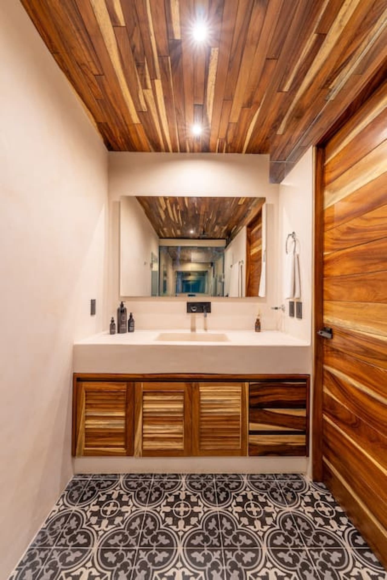 Jungle Reflection Loft - Image 8