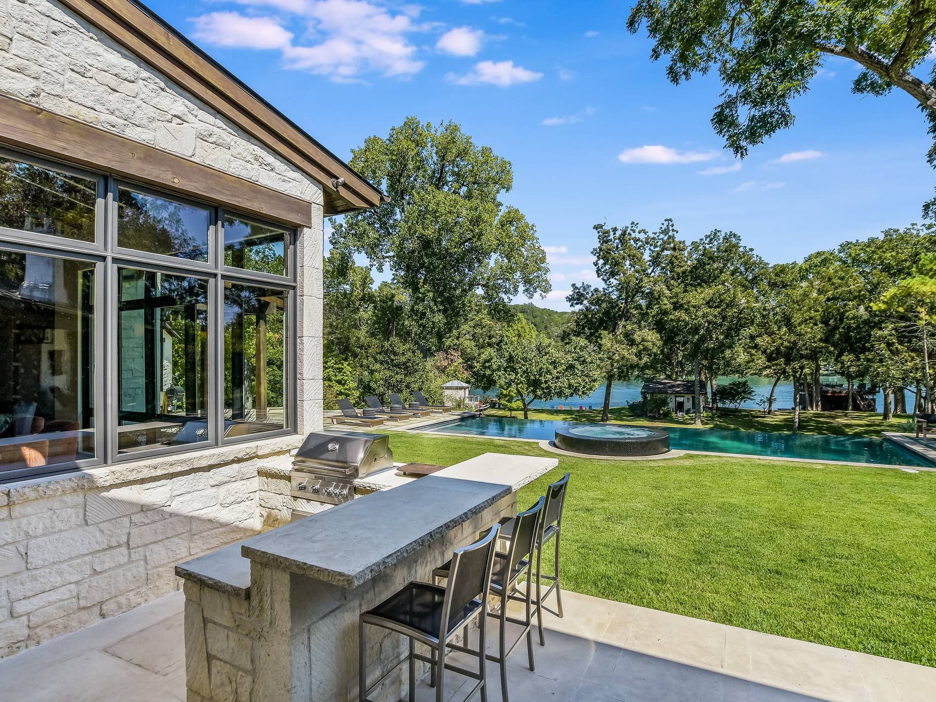 Sapphire on Lake Austin - Image 6