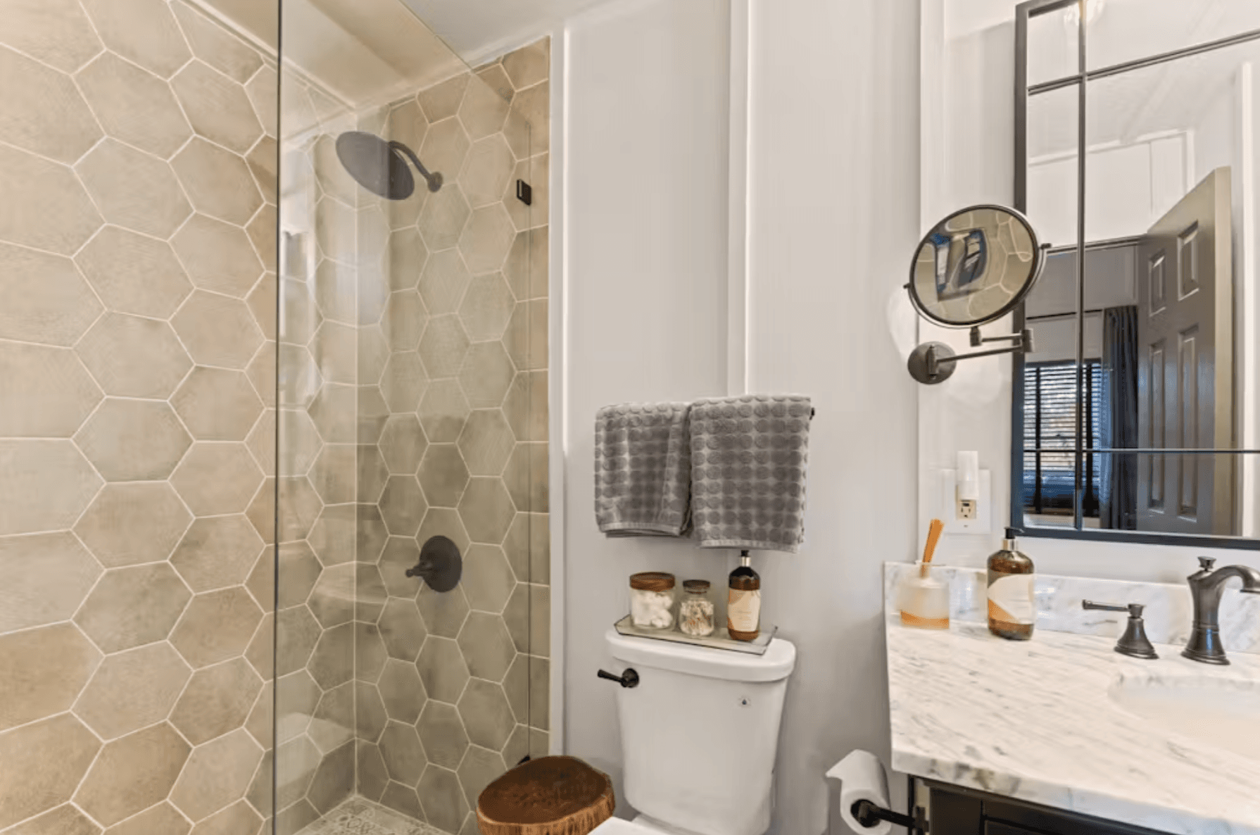 Sapphire Elegance - Image 25