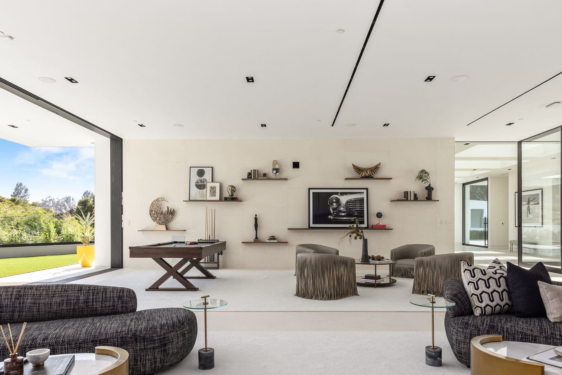 Museum Crest - Image 6