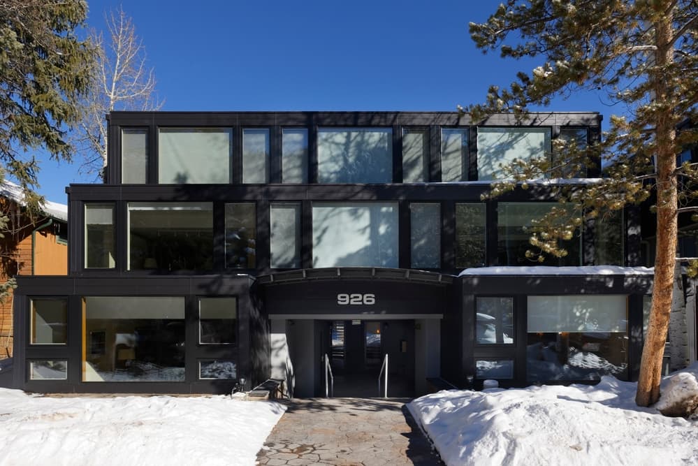 Chateau Snow - Image 5