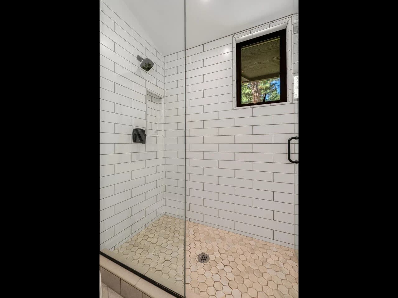 Mayhew House - Image 15