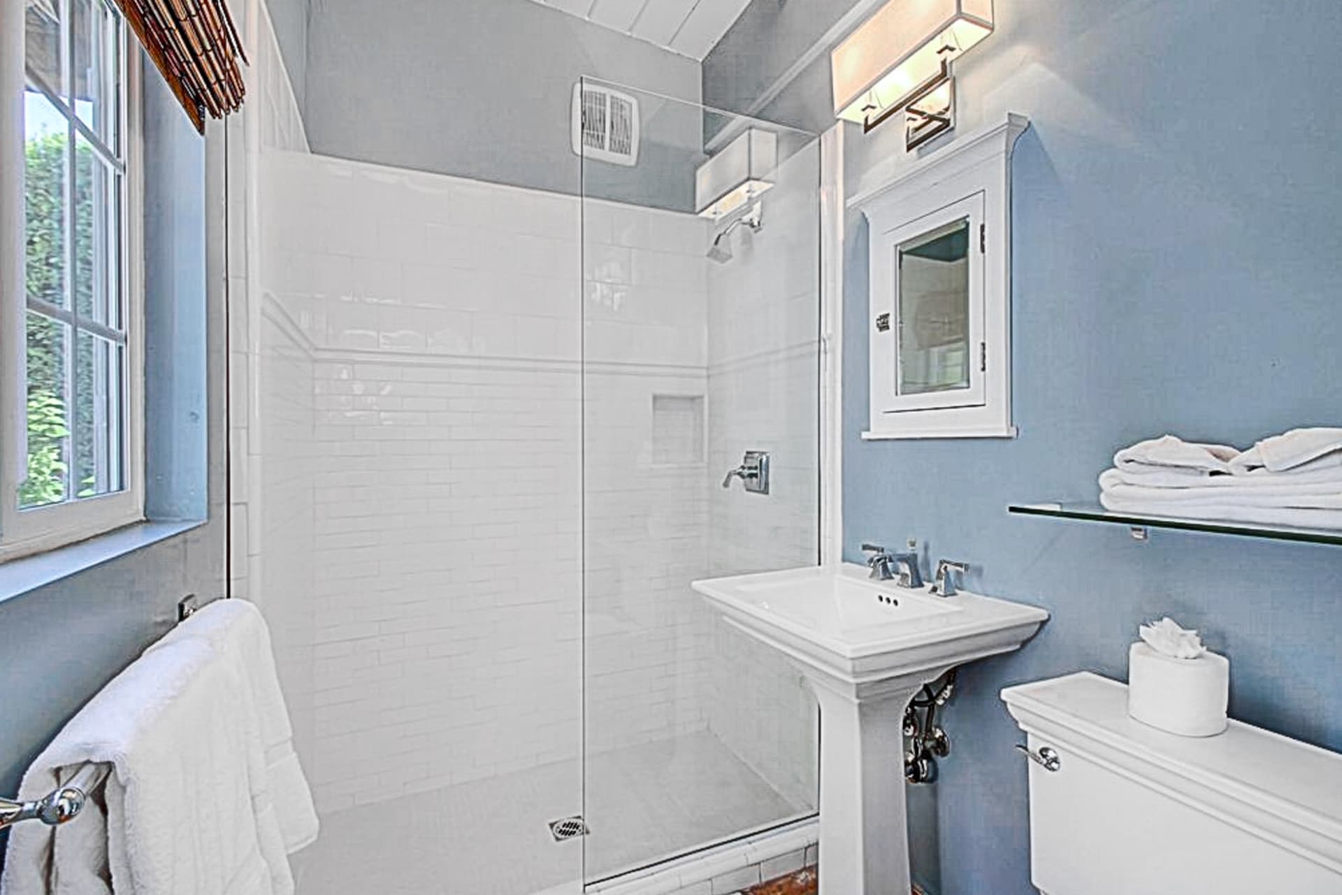 Club 1070 Home - Image 19