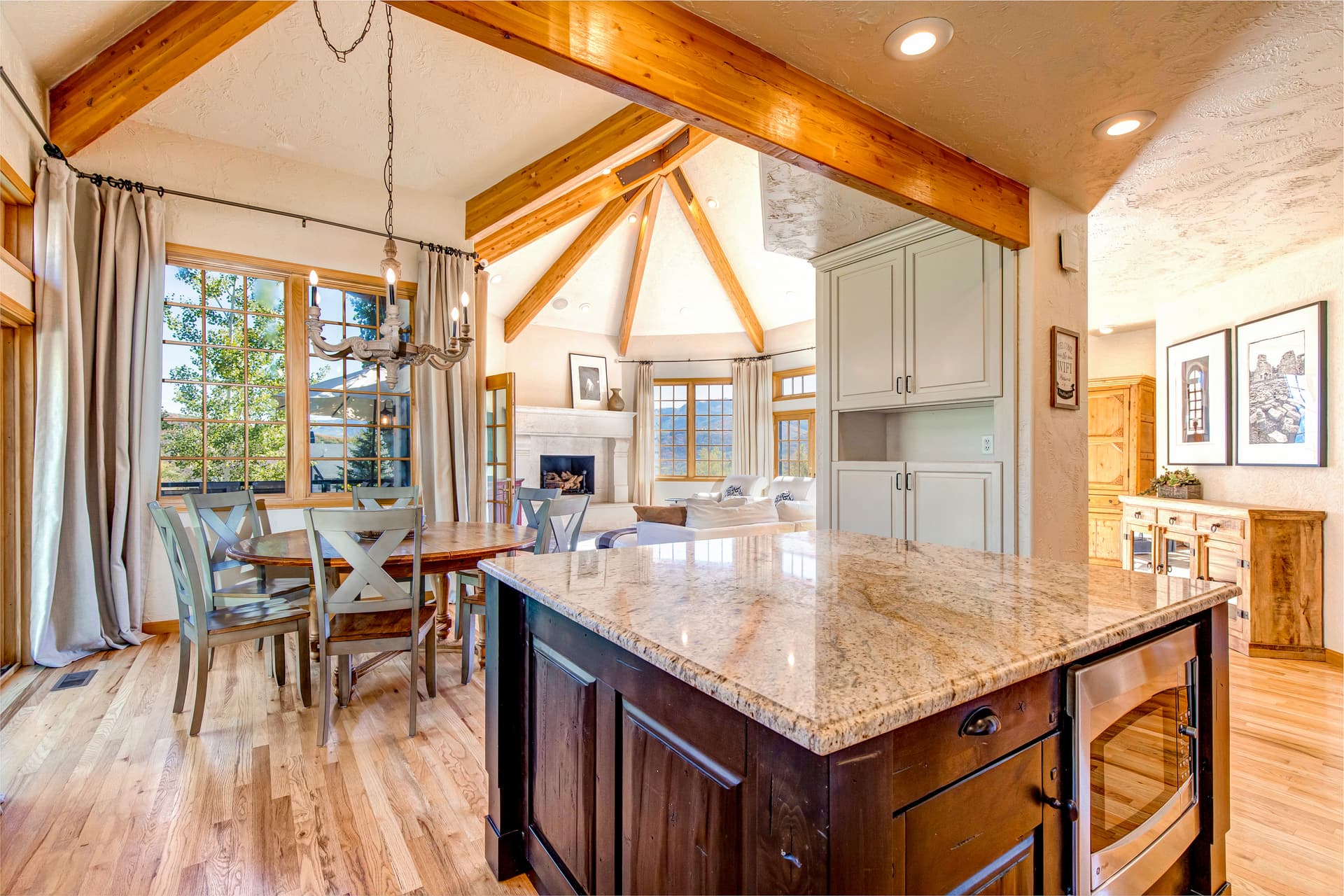 Mountain Hillside Manor - Image 4