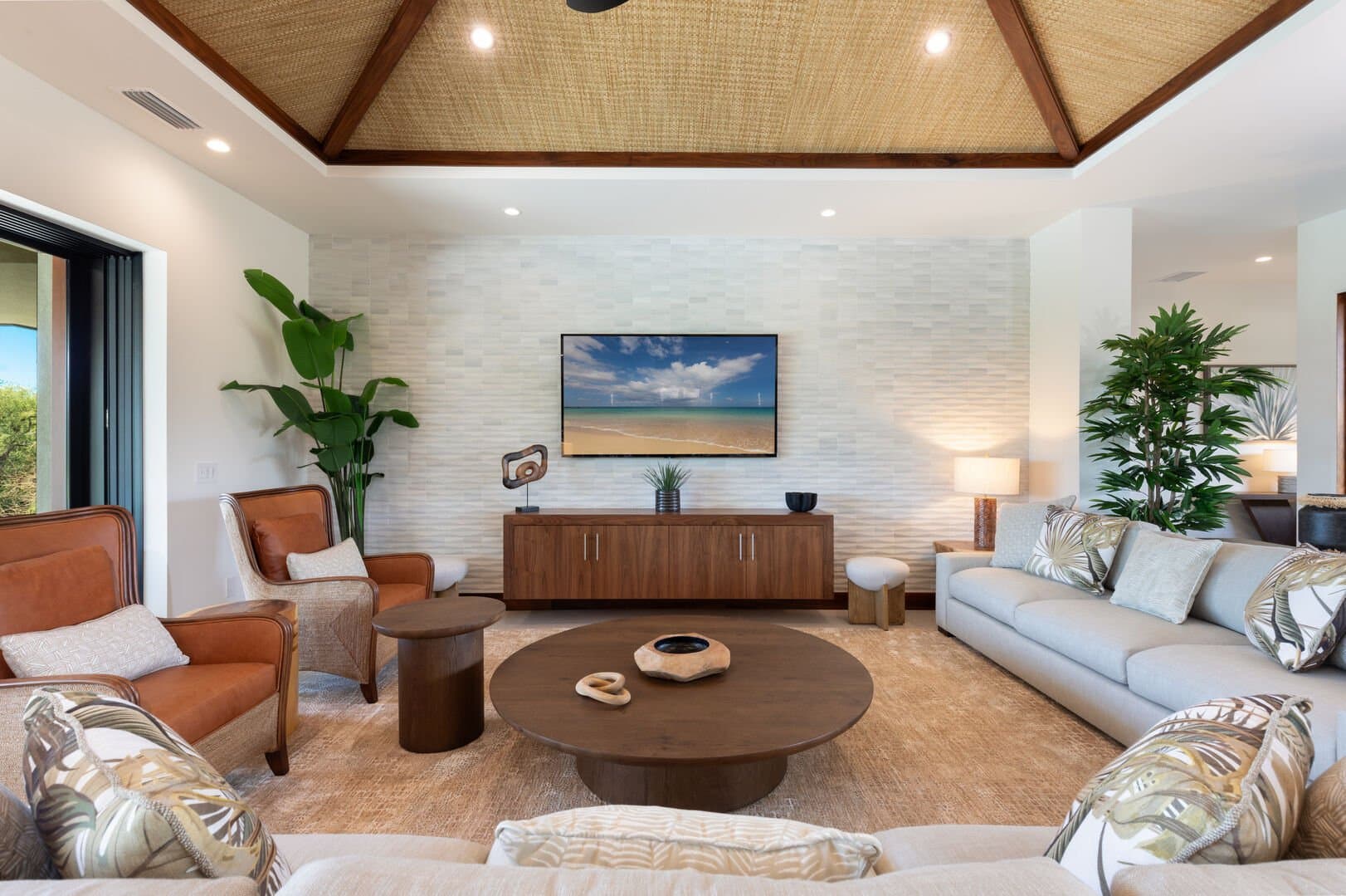 Hawaiian Elegance - Image 3