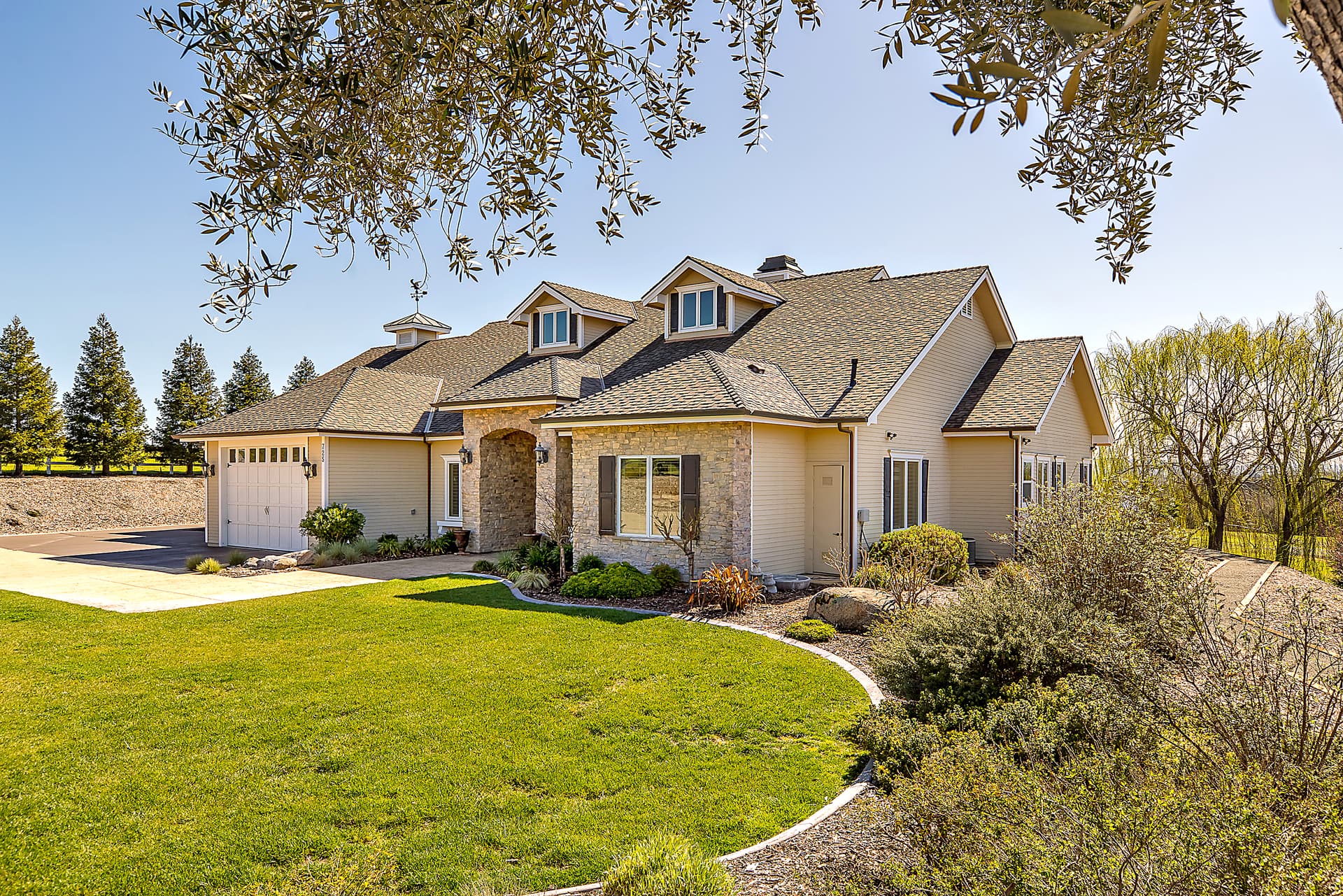 Frontier Main and Guest House - Image 2