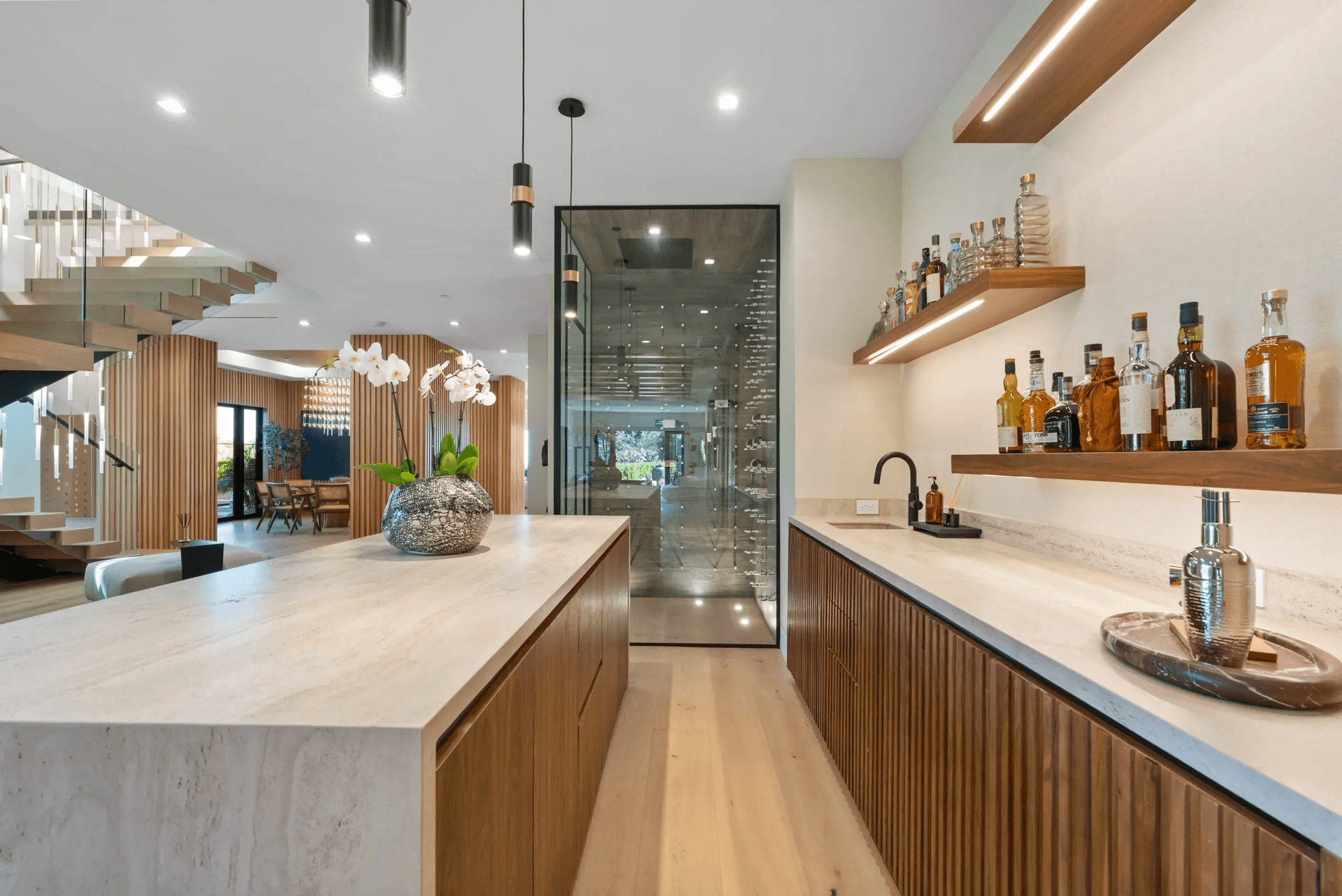 Linda Flora - Image 16