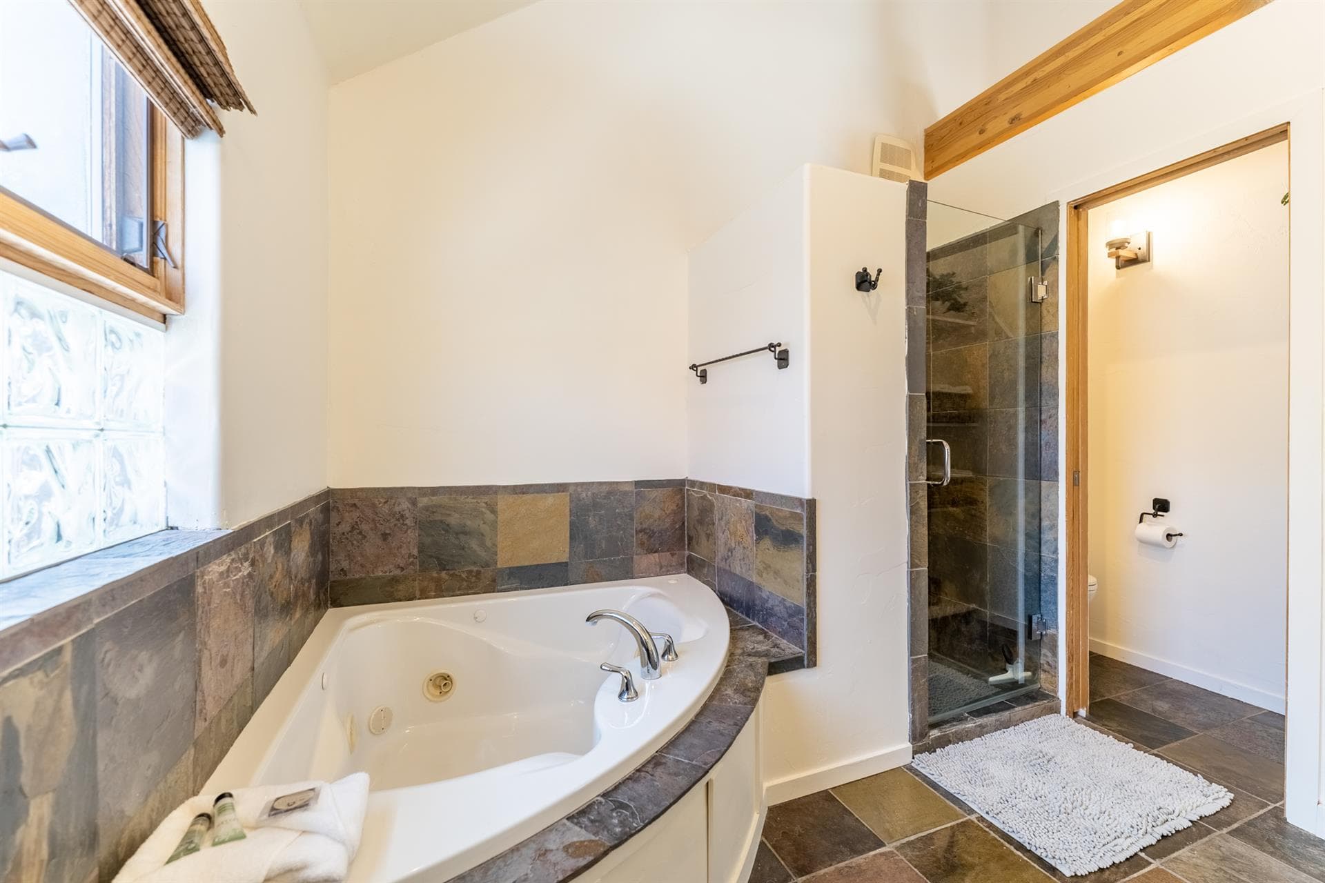 Rasor Court House - Image 20