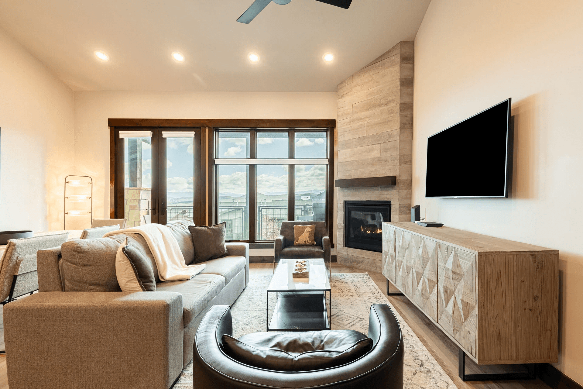 Blackstone Condo #3B - Image 4