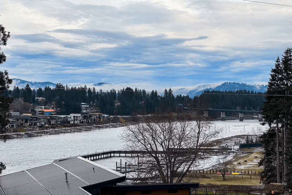 Spokane River Retreat - Image 32