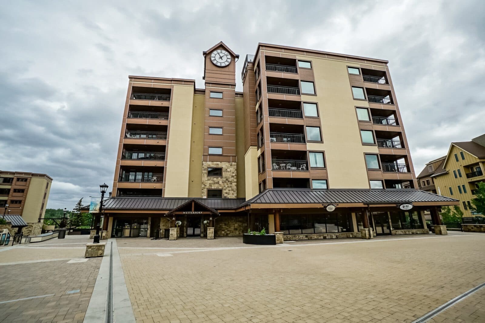 Lavish Condo - Image 43