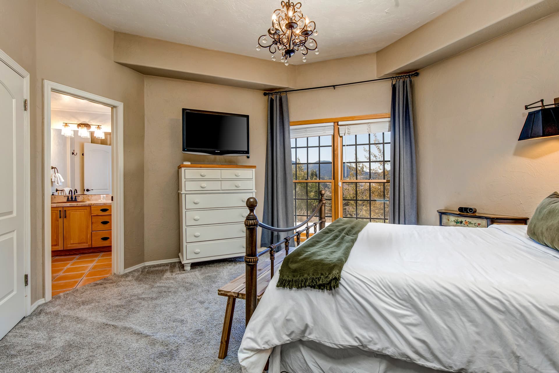 Mountain Hillside Manor - Image 18