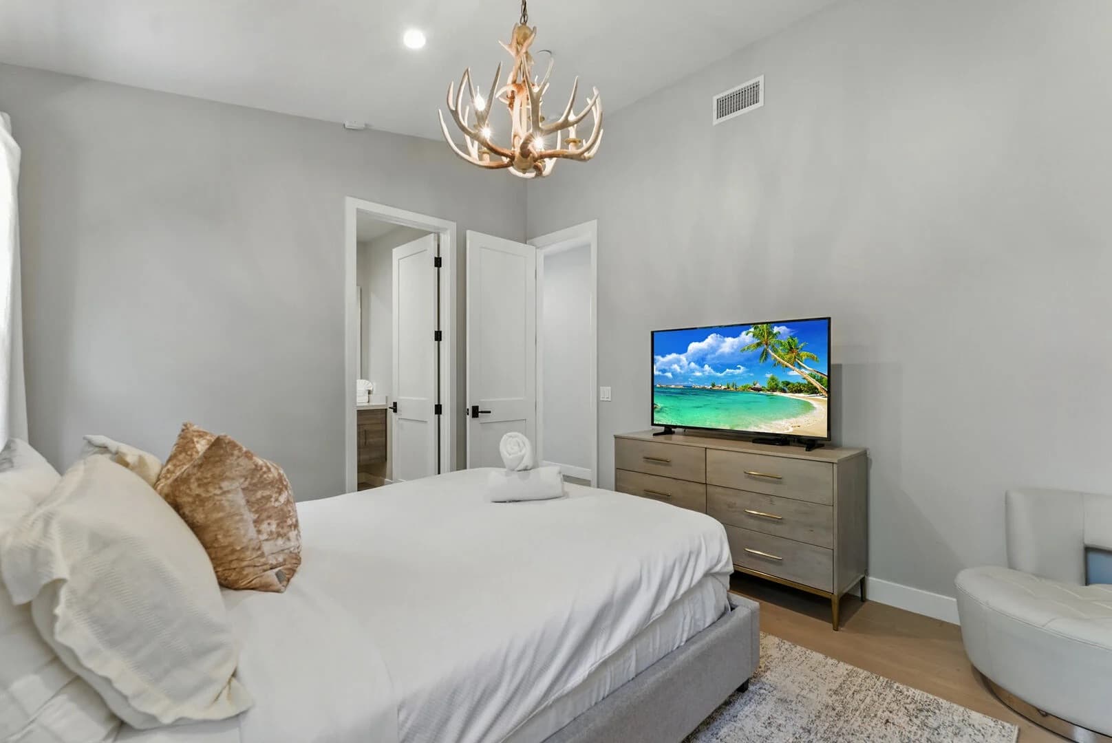 Coastal Paradise - Image 32