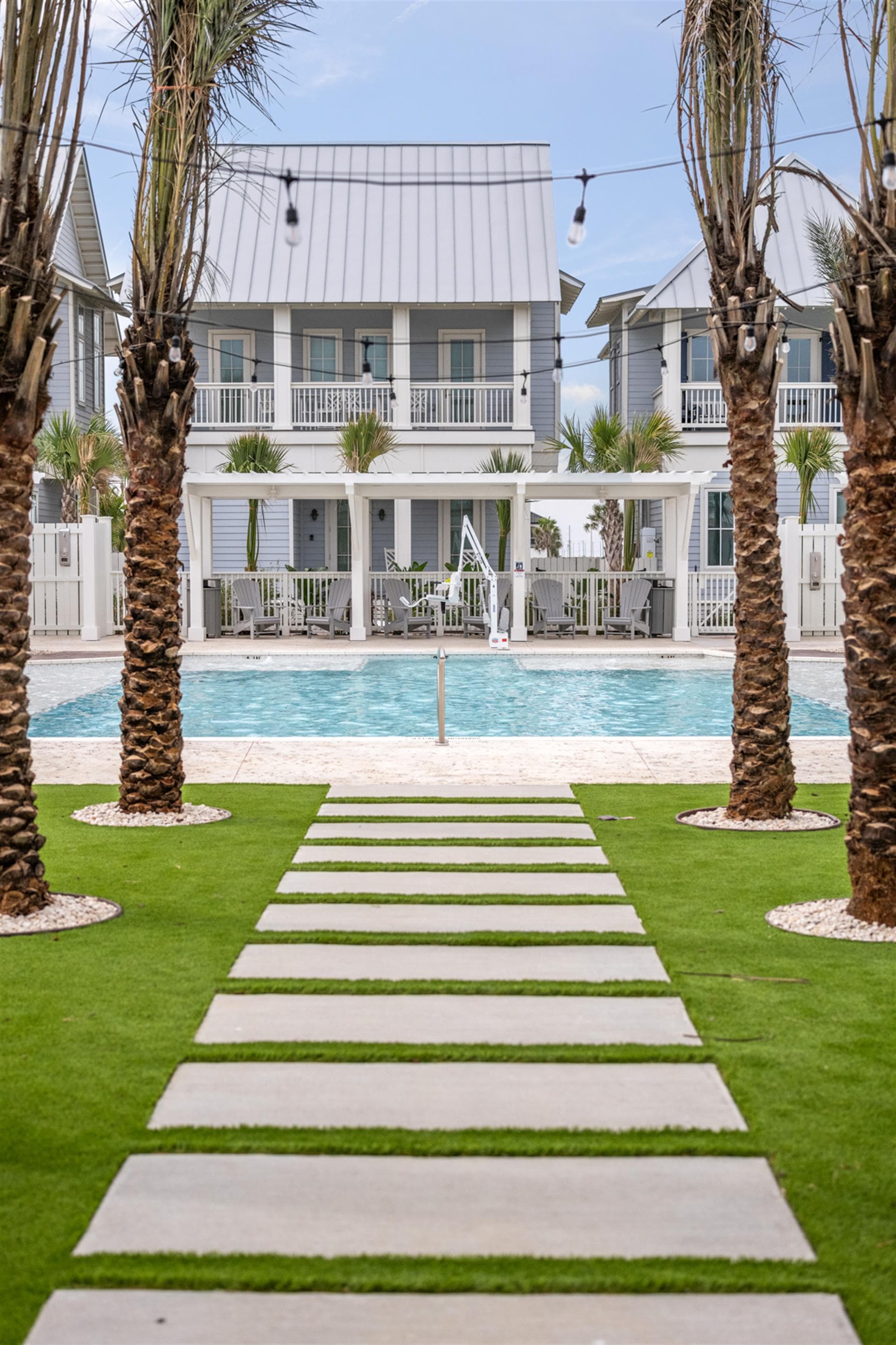 Holiday House - Image 83