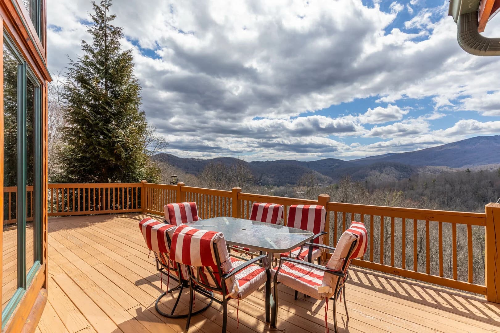 Beary Relaxing Cabin - Image 3